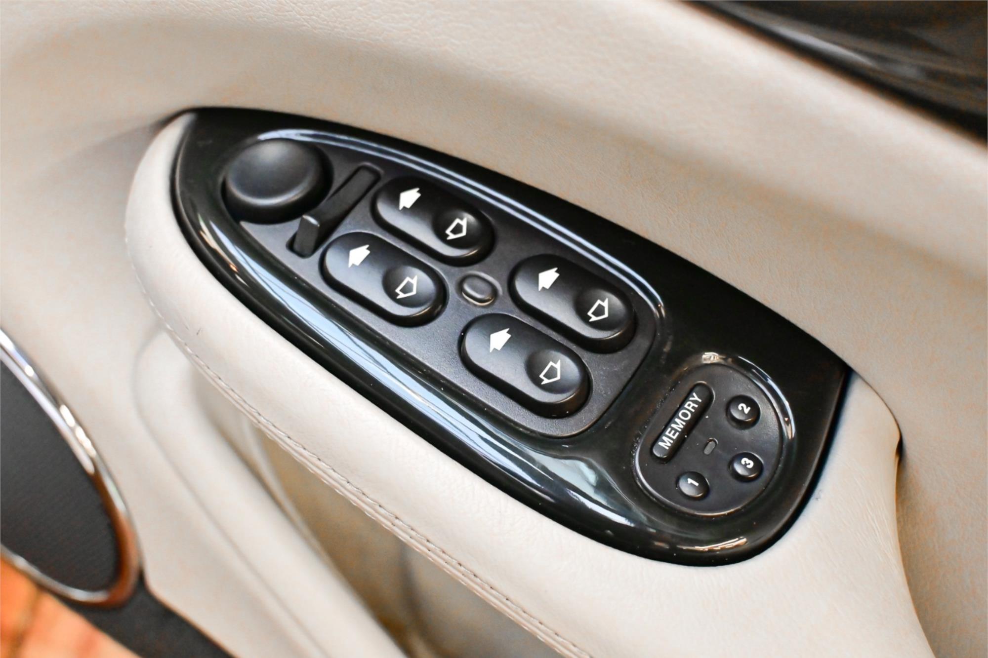 2000 Jaguar XJR (X308 generation)