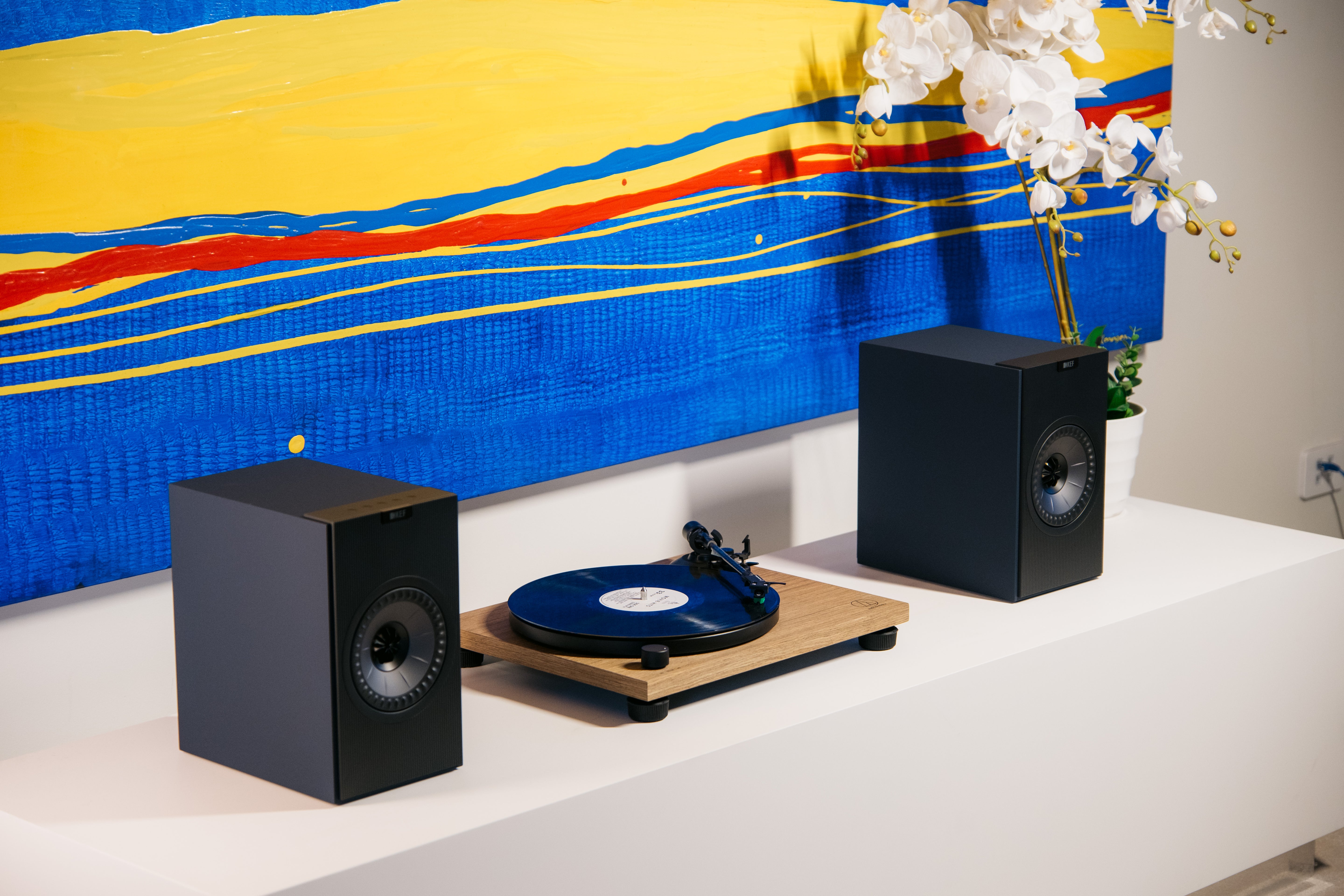 PROMO!! KEF Coda W Wireless HiFi Speaker (Dark Titanium) + Audio Technica LPW40 Turntable