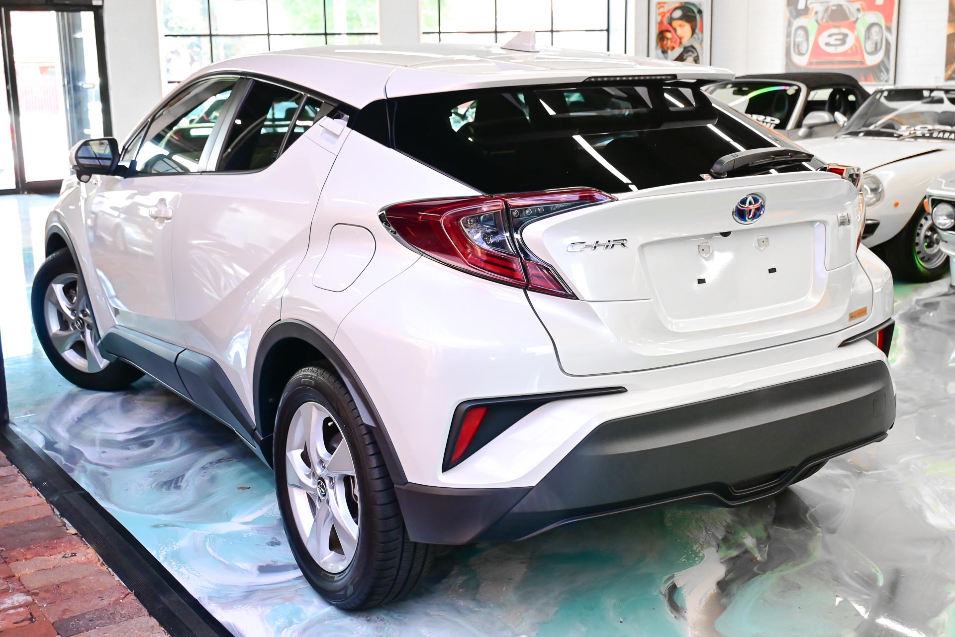 NEW ARRIVAL!! 2019 Toyota C-HR Koba Hybrid (WHITE)