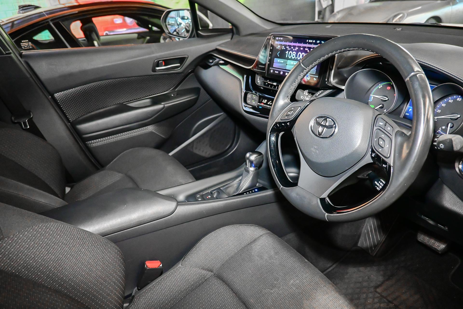2019 Toyota C-HR S Wagon Hybrid (WHITE)