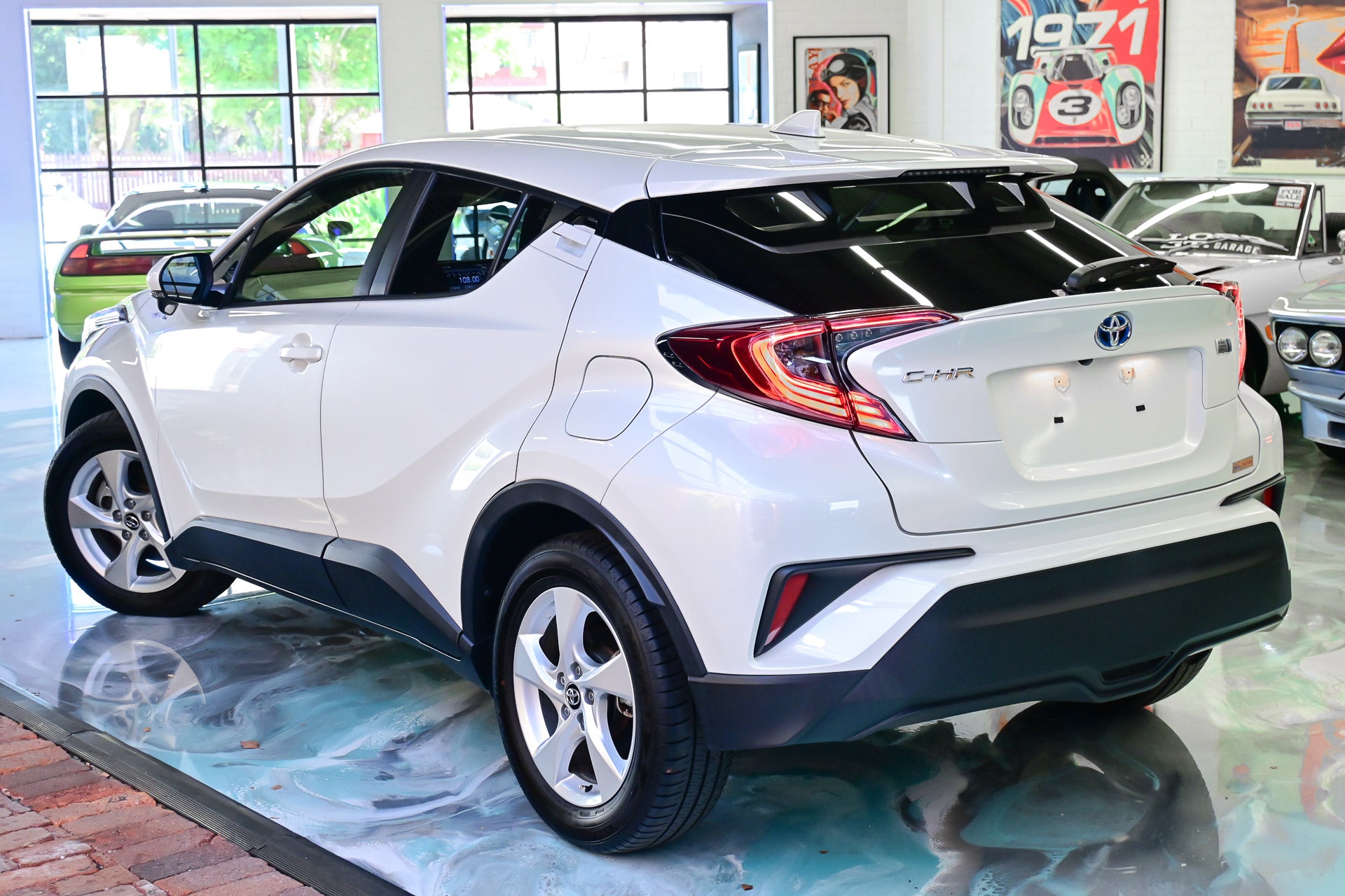 2019 Toyota C-HR S Wagon Hybrid (PEARL WHITE)