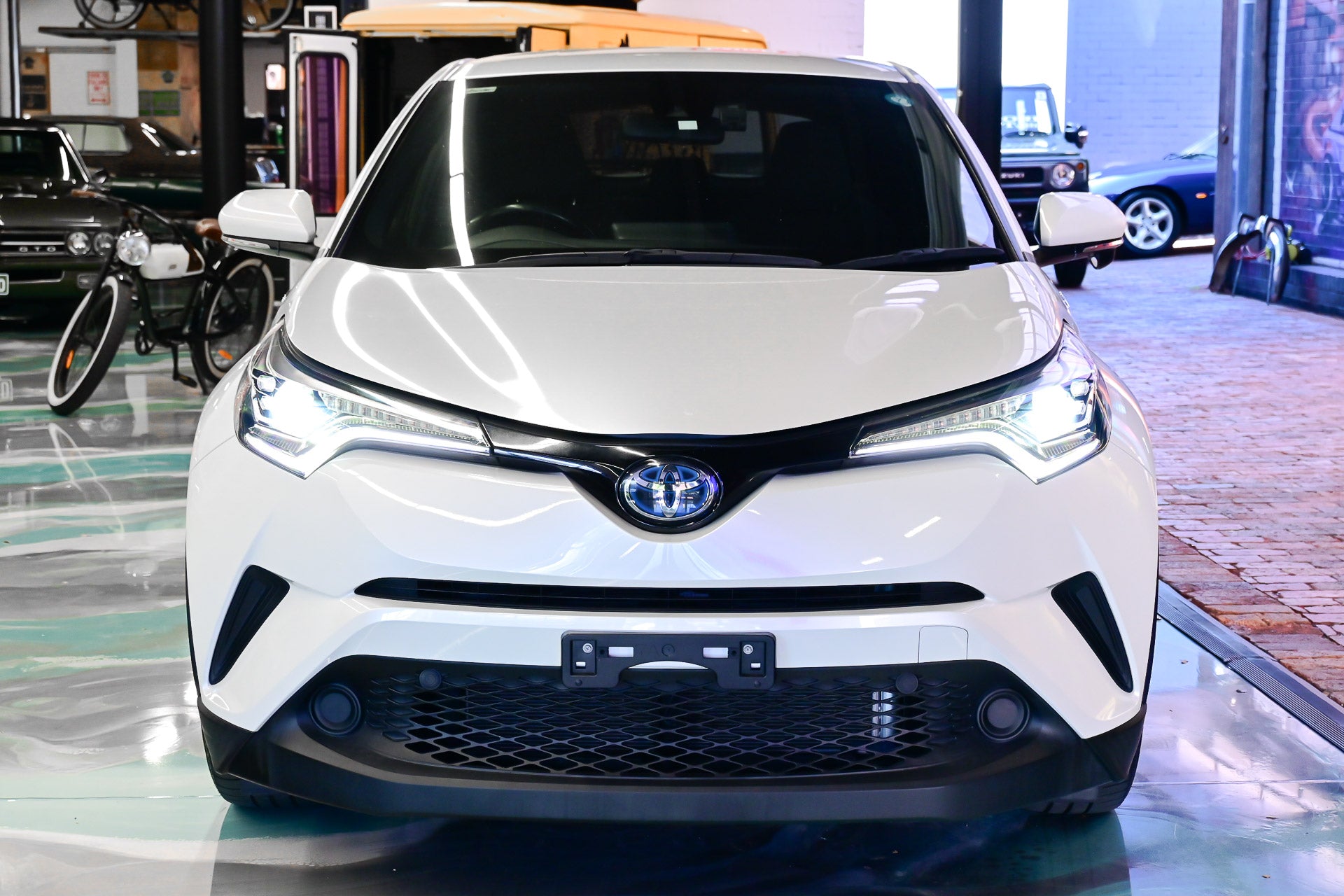 2019 Toyota C-HR S Wagon Hybrid (PEARL WHITE)