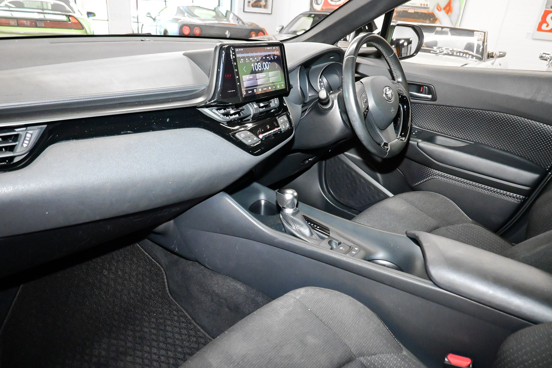 2019 Toyota C-HR S Wagon Hybrid (PEARL WHITE)