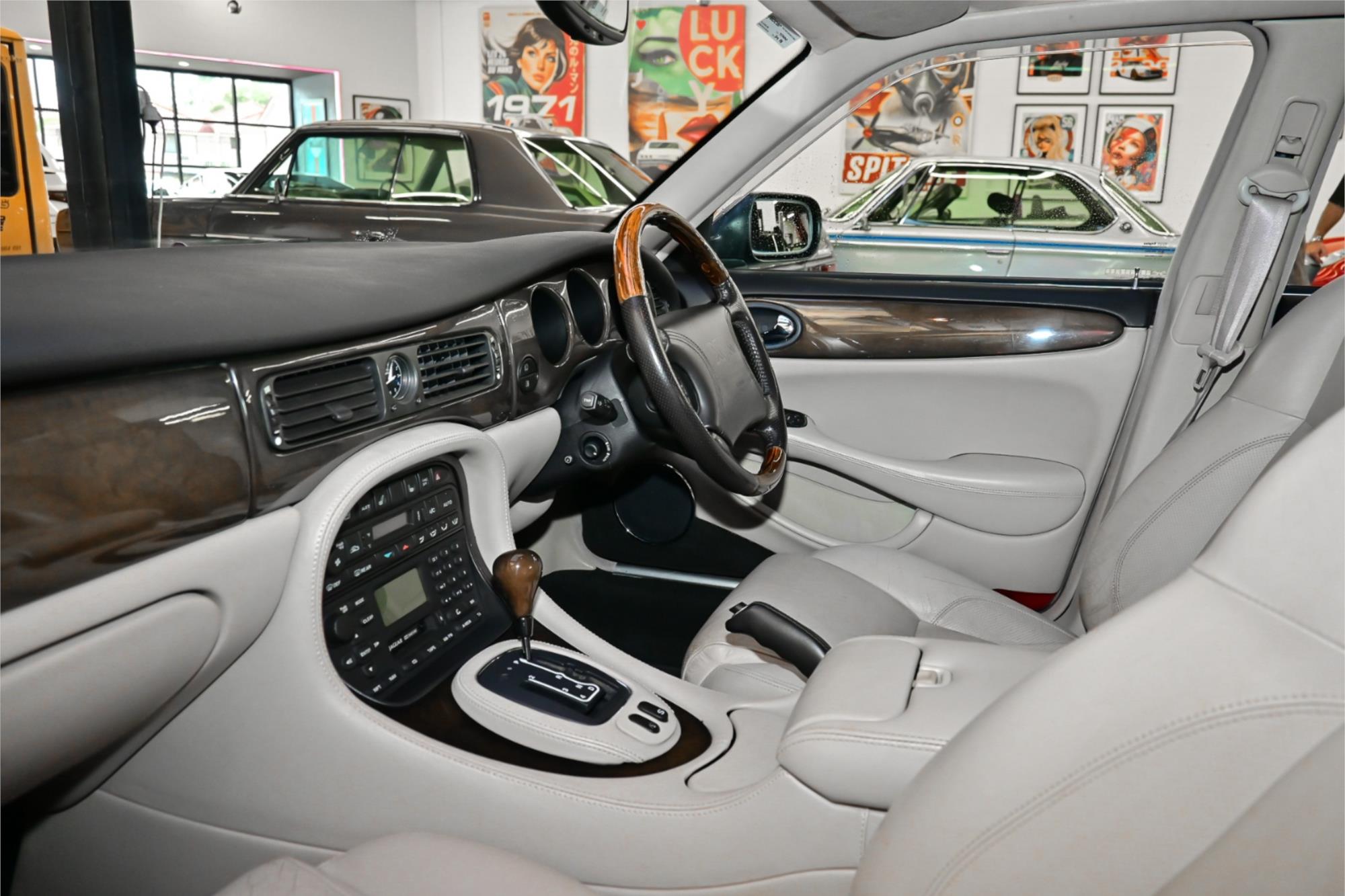 2000 Jaguar XJR (X308 generation)
