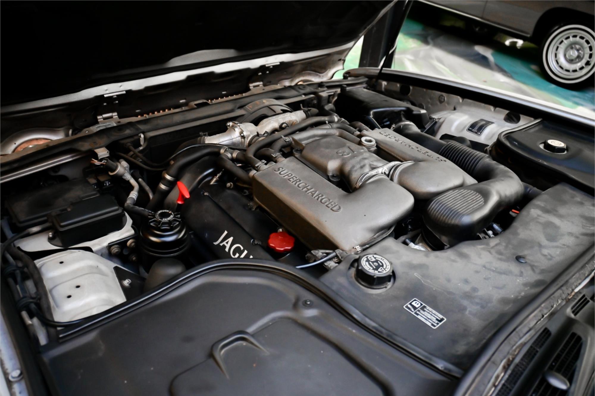 2000 Jaguar XJR (X308 generation)