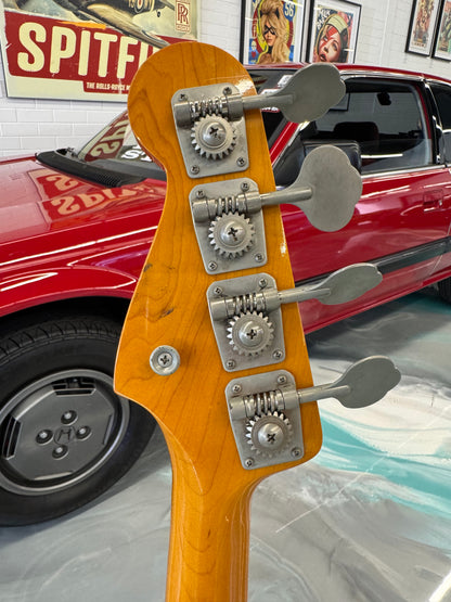 REISSUE 1962 Fender Precision Bass in Sonic Blue