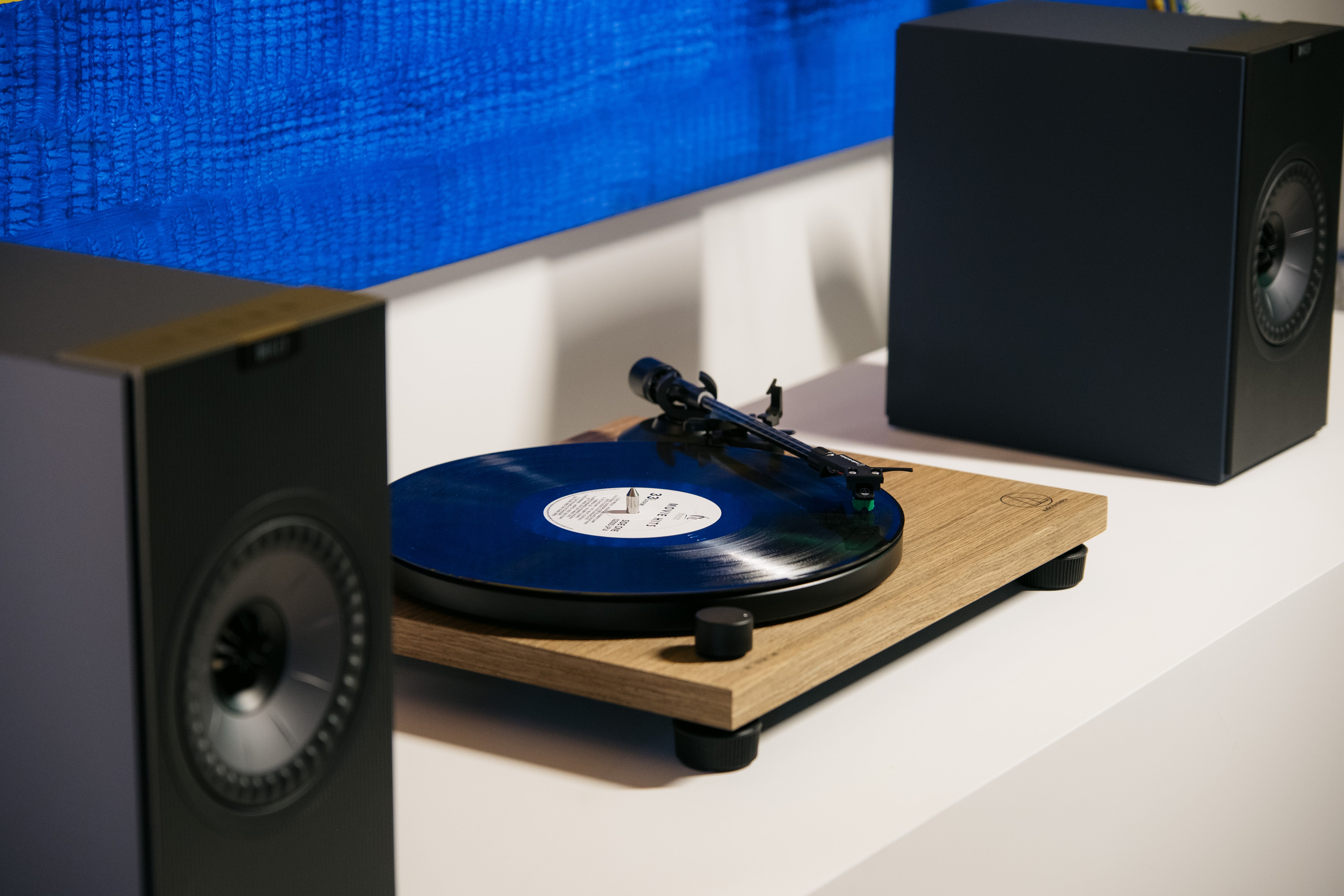PROMO!! KEF Coda W Wireless HiFi Speaker (Dark Titanium) + Audio Technica LPW40 Turntable