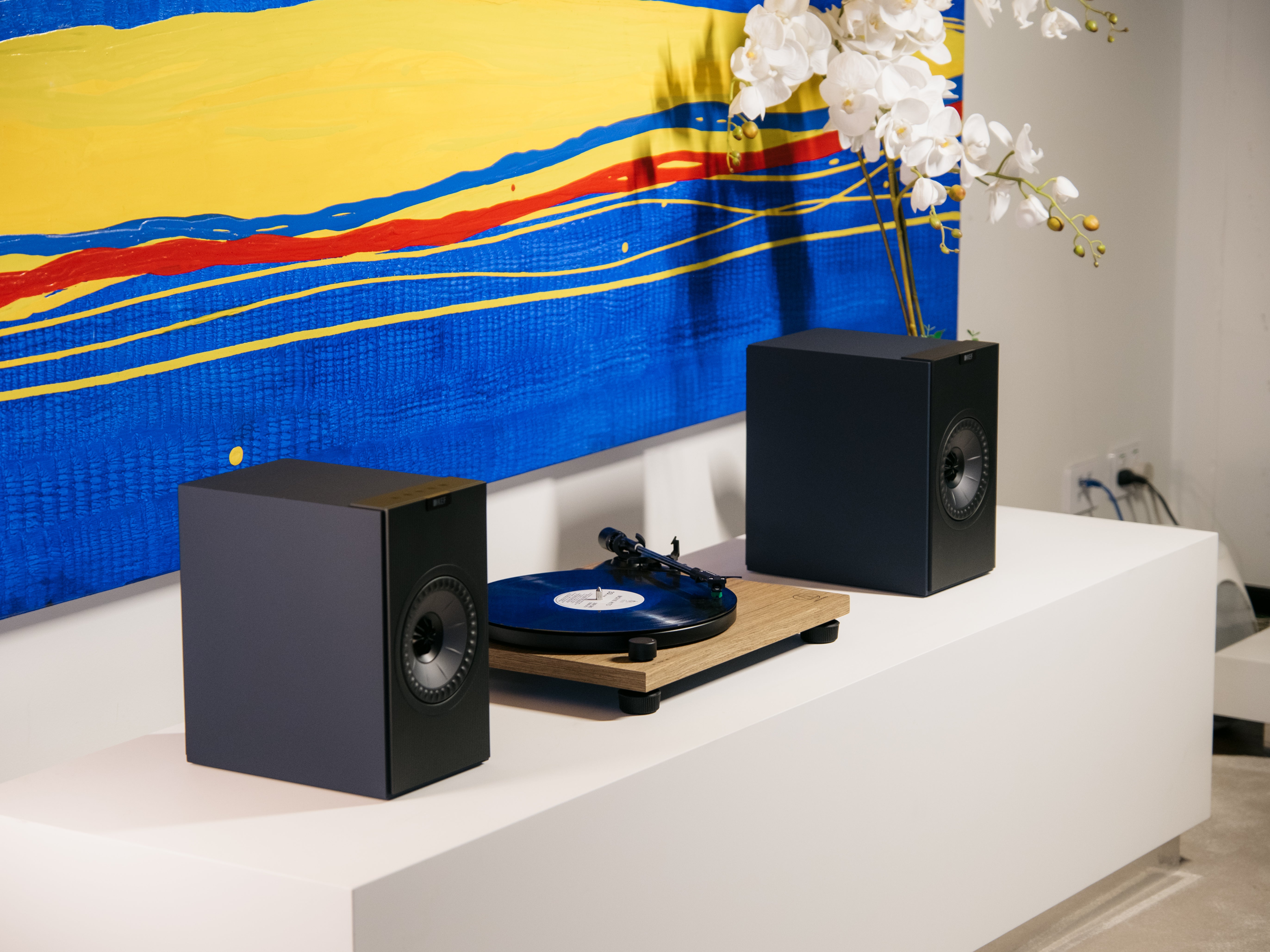 PROMO!! KEF Coda W Wireless HiFi Speaker (Dark Titanium) + Audio Technica LPW40 Turntable