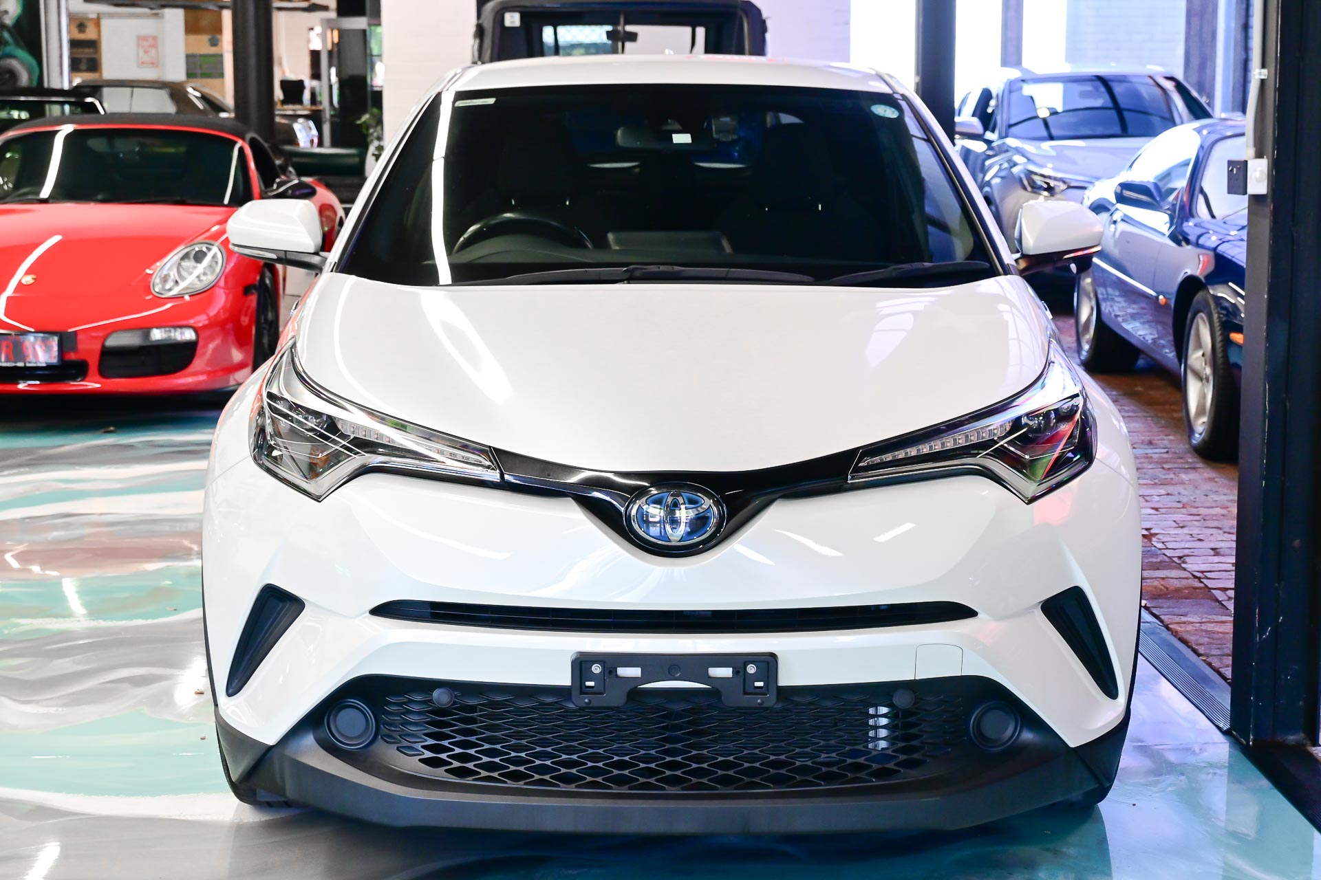 NEW ARRIVAL!! 2019 Toyota C-HR Koba Hybrid (WHITE)