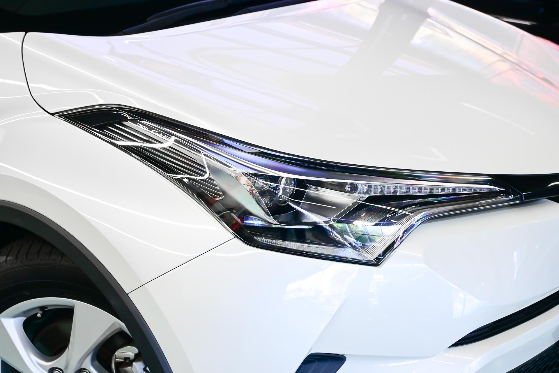 2019 Toyota C-HR S Wagon Hybrid (WHITE)