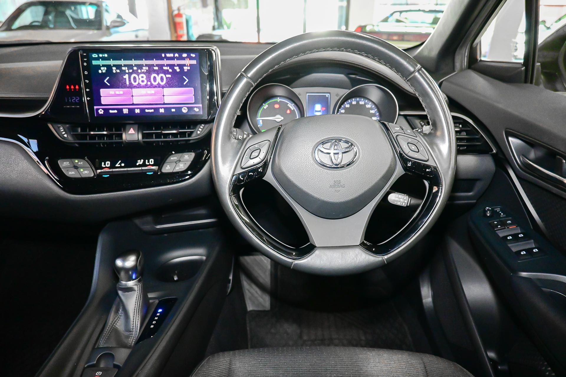2019 Toyota C-HR S Wagon Hybrid (WHITE)