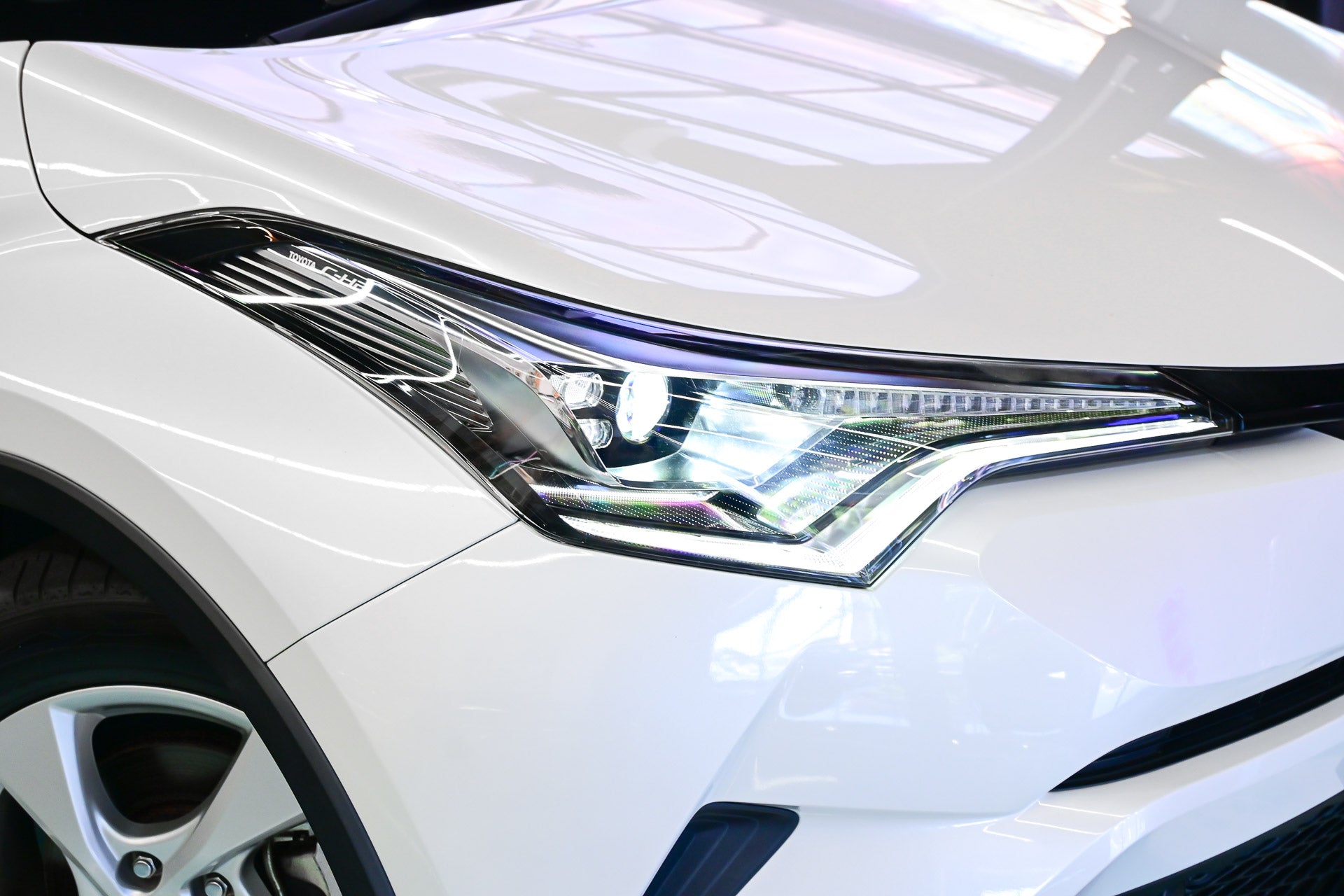 NEW ARRIVAL!! 2019 Toyota C-HR Koba Hybrid (PEARL WHITE)