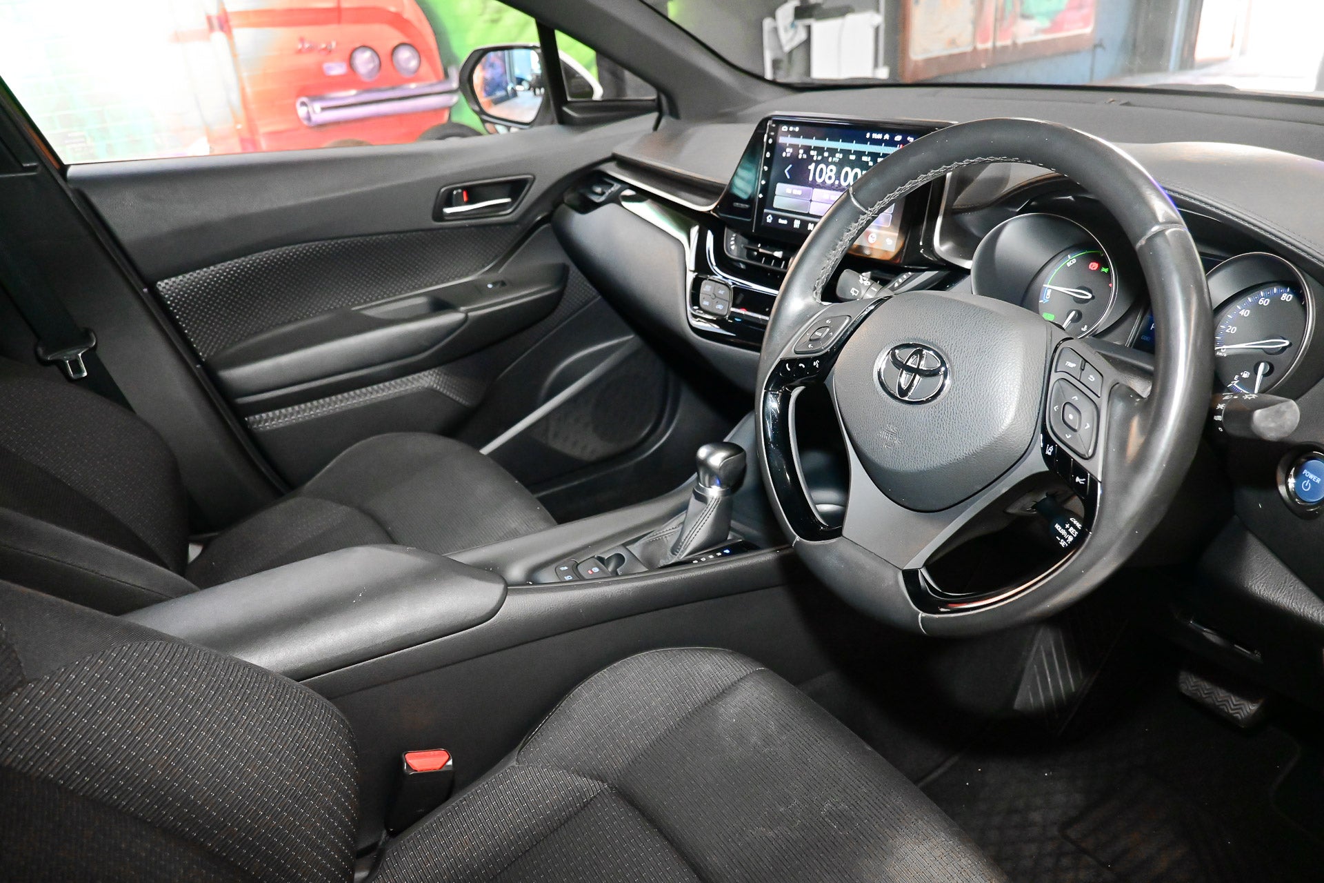 2019 Toyota C-HR S Wagon Hybrid (PEARL WHITE)