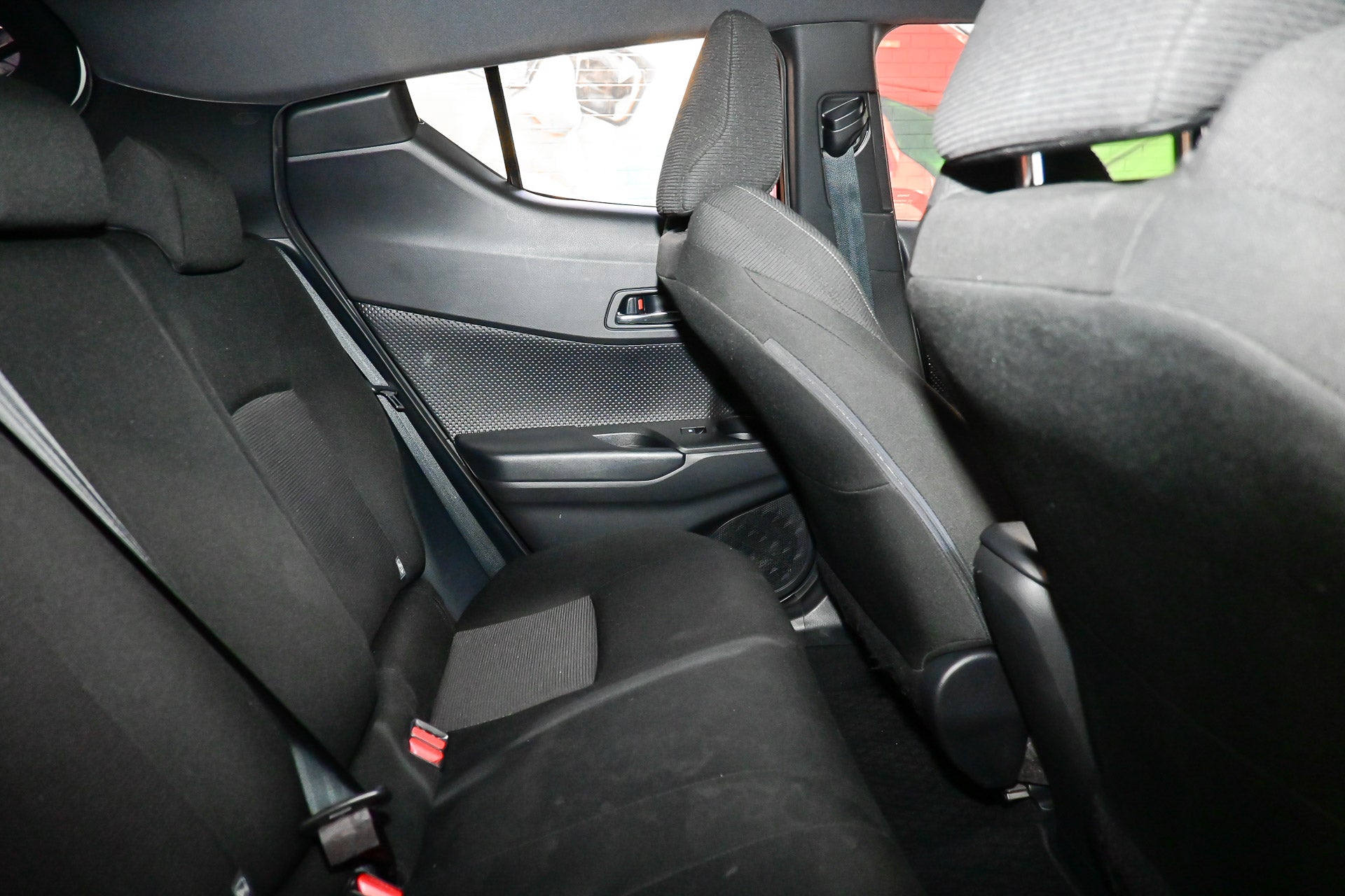 2019 Toyota C-HR S Wagon Hybrid (PEARL WHITE)