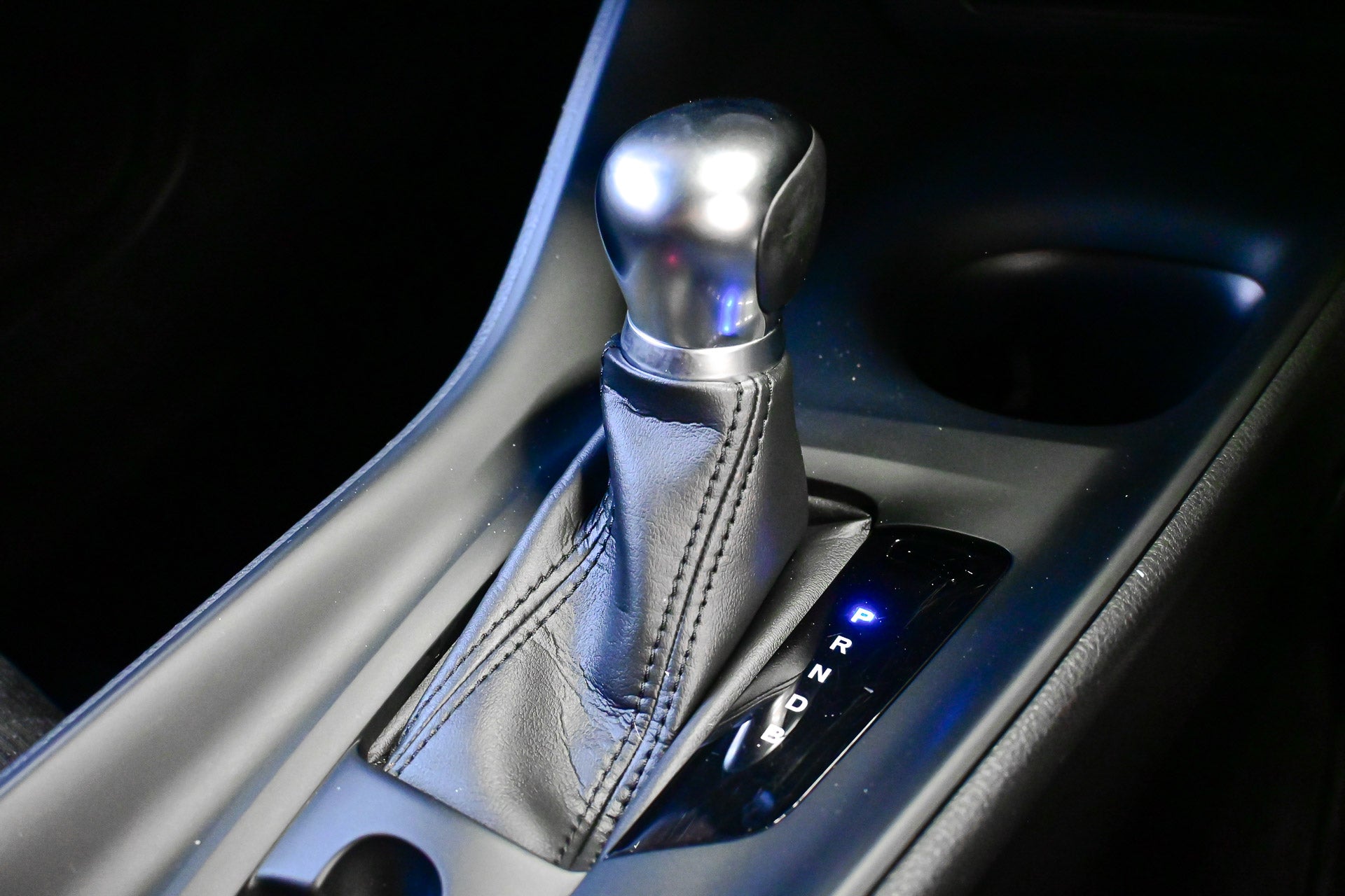 2019 Toyota C-HR S Wagon Hybrid (PEARL WHITE)